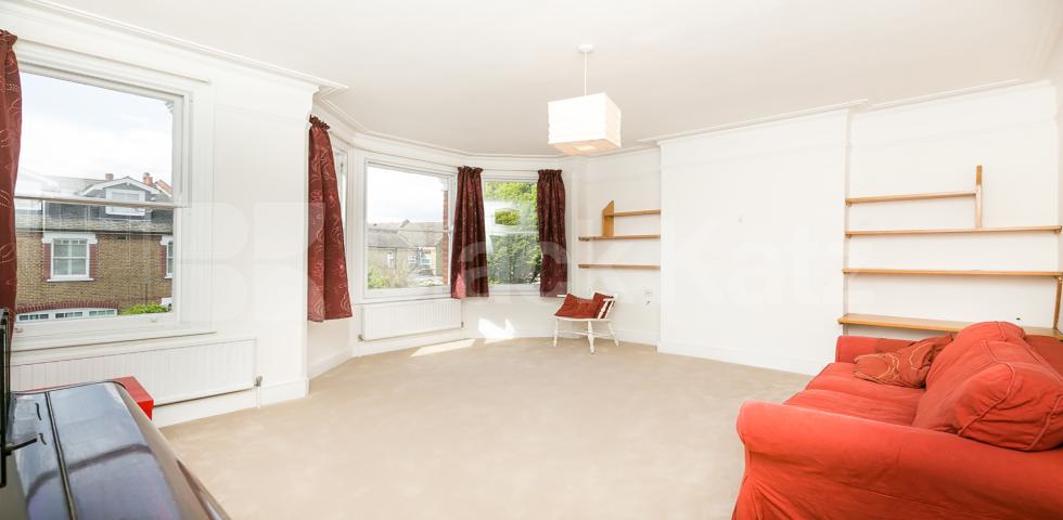 			2 Bedroom, 1 bath, 1 reception Flat			 Goodwyns Vale, Muswell Hill
